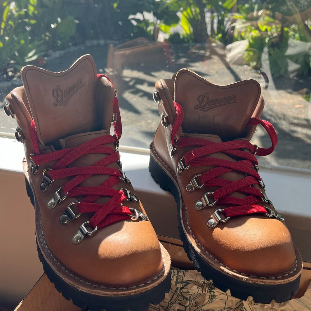 Danner Women's Mountain Light Cascade US 9 / UK 6.5 / Eur 40